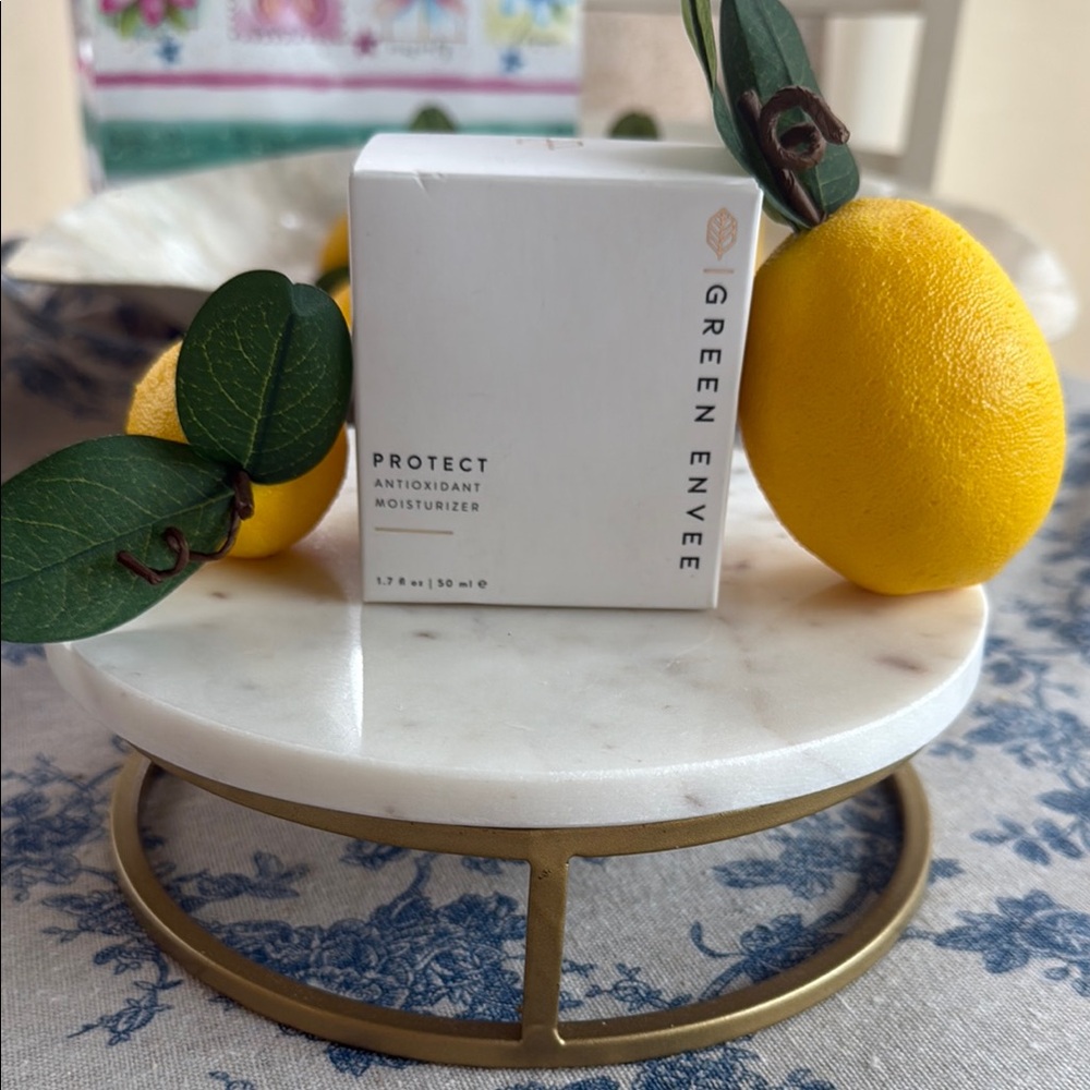 Protect Antioxidant Moisturizer - White and Gold